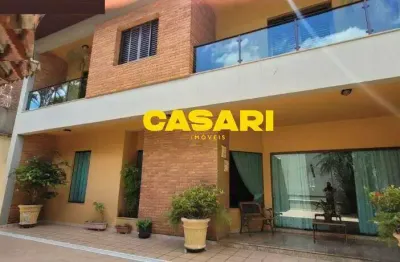 Sobrado alto padrão com 4 suítes à venda – 516m², jacuzzi, energia solar e 5 vagas