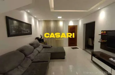 Lindo sobrado com 3 dormitórios e acabamento premium – ótima localização