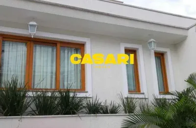 Sobrado alto padrão com 4 dormitórios e 350 m² à venda no campestre