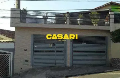 Sobrado à Venda no Ferrazopolis com 2 Dormitórios, Área Gourmet e 4 Vagas de Garagem