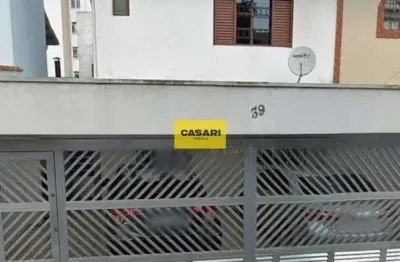 Sobrado espaçoso em rua reservada, colado à praça geovane breda (área verde)