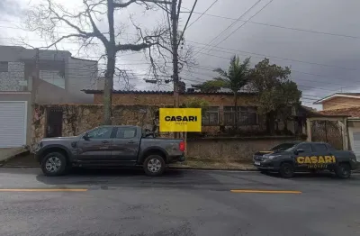 Terreno amplo com casa térrea para reforma ou demolição – bairro nobre