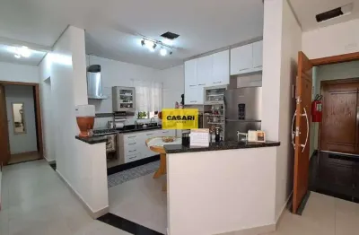 Apartamento com quintal, porteira fechada, 2 dormitórios e 2 vagas – ótima localização!