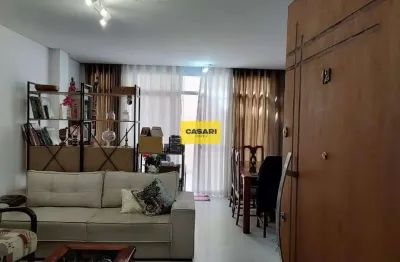 Apartamento com quintal, porteira fechada, 2 dormitórios e 2 vagas – ótima localização!