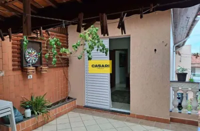 Sobrado amplo com 2 dormitórios planejados, 2 vagas e excelente localização