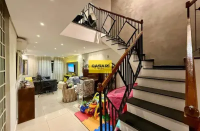 Sobrado à venda com 3 quartos, suíte, garagem para 5 carros e ótima localização