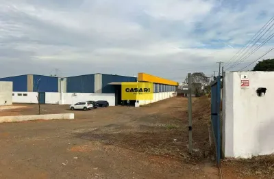 Galpão para locação em boituva – 3.800m² de construção | 8.000m² de terreno | 3 docas | pé direito alto