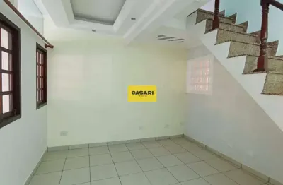 Sobrado com 3 quartos sendo 1 com suíte e varanda - 183m² construídos - 4 vagas de garagem.
