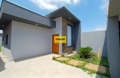 Casa á venda com planejados na cozinha, sala com pé direito alto e amplo quintal, em boituva/sp