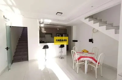 Sobrado à venda com área gourmet, 2 dormitórios e 2 vagas em avenida comercial