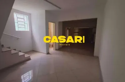 Excelente Sobrado Comercial em Santo André – 128m², Quintal e Vagas Cobertas