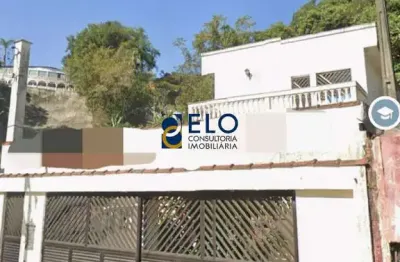 Sobrado à venda no centro de são vicente-sp, com 4 quartos, 1 suíte, 1 sala, 4 banheiros, 3 vagas de garagem e 307m² de área.