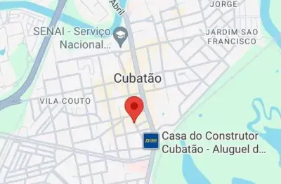 Terreno excelente, grandes dimensões, atrás do extra
