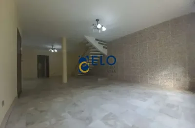 Casa (sobrado) à venda em santos-sp, bairro gonzaga! 3 quartos, 1 suíte, 1 sala, 4 banheiros, 2 vagas, 330 m² de área!