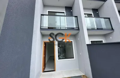 Charmoso Sobrado Geminado à Venda no Bairro Santa Catarina, Joinville