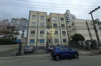 Apartamento no centro florianópolis, 200 metros do shopping beira-mar