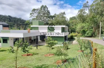 Residência exclusiva em santo antônio do pinhal: 3 suítes, lareira e churrasqueira