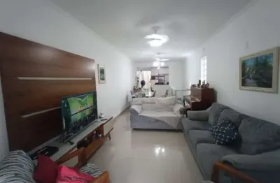 Casa sobreposta na ponta da praia por r$775.000,00! excelente localização!