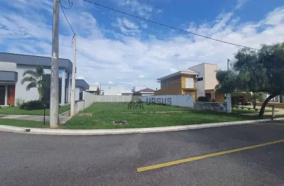 Ótimo terreno plano com 4520 m2 no começo do condomínio com casas dos dois lados e no fundo