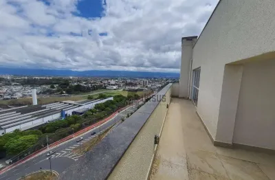 Linda cobertura com vista linda para serra na avenida principal da cidade, com piscina privativa
