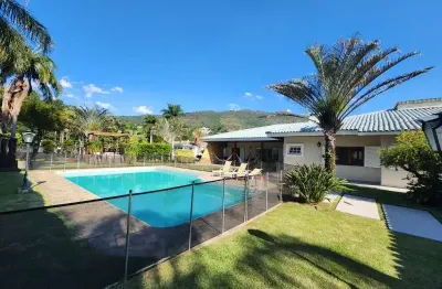 Casa térrea no condomínio flamboyant em atibaia sp.  terreno com 2 mil m2