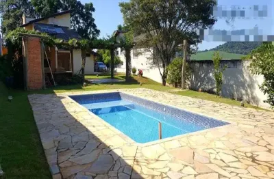 Casa térrea no condomínio vila dom pedro em atibaia sp. são 3 dormitórios sendo 1 suíte, sala vários ambientes,  mezanino, cozinha conceito aberto,  espaço gourmet,  piscina aquecida com cascata