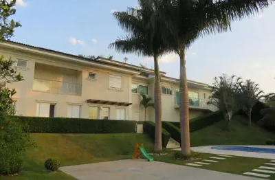 Casa térrea no condomínio  flamboyant!! no melhor condomínio dentro da cidade, ótima casa térrea, muito bem conservada, clean, fino acabamento para pessoas de bom gosto e que valorizam uma boa constru