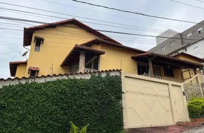 Casa com 4 quartos à venda na Rua Sepetiba, Caiçaras, Belo Horizonte