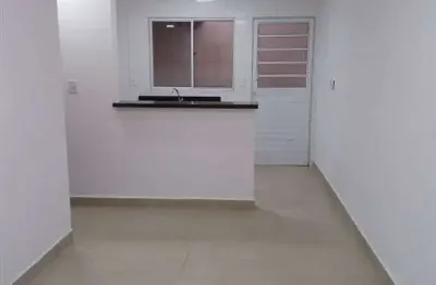 Casa nova em condomínio fechado, 02 dormitórios, nova mirim.