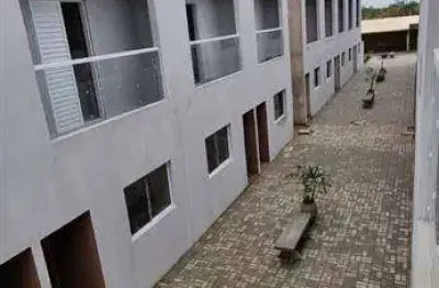 Sobrado em condomínio fechado, mongágua, 02 dormitórios.