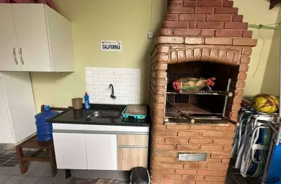 Casa geminada, porteira fechada, lado praia, vila caiçara.