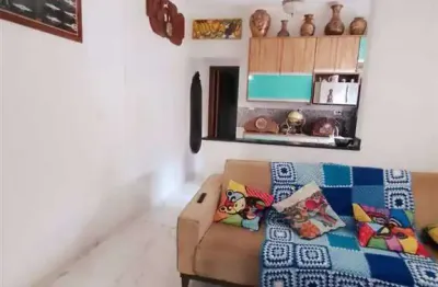 Casa sobreposta alta em condomínio, em praia grande, maracanã