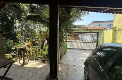 Casa isolada, edícula, lado praia, 03 dormitórios, flórida.