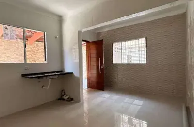 Casa reformada para venda, 01 dormitório, na vila mirim.