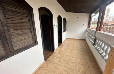 Casa com edícula sobradada, 02 dormitórios, vila tupi.