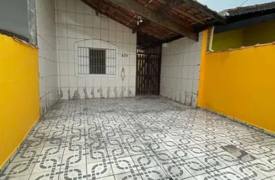 Espaçosa casa à venda na caiçara, praia grande - 2 quartos e garagem