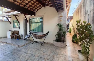 Casa com 3 quartos à venda na Rua Maria de Lourdes Simões e Simões, 312, Vila Caiçara, Praia Grande