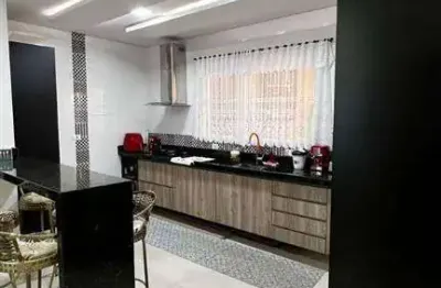 Sobrado lindo, todo mobiliado, 02 suítes em praia grande, lado praia.