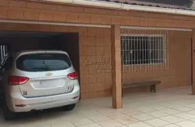 Casa isolada 2 dormitórios | 7 vagas e churrasqueira | apenas 300m da praia - ocian