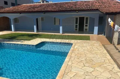 Casa de esquina 2 dorms (1 suíte) c/ piscina e deck em pedra mineira | 230m da praia - caiçara