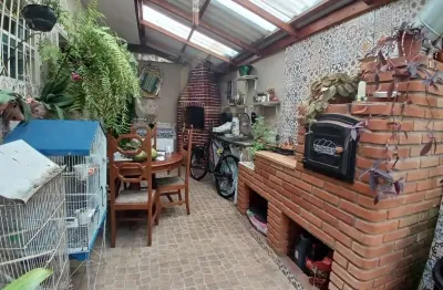 Casa à venda com 135 metros 3 dormitórios. balneário maracanã. praia grande