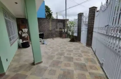 Excelente  casa  para venda  e conta com 3 quartos, sendo todos suítes, garantindo o máximo de conforto e privacidade para você e sua família. com u