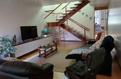 Sobrado à venda no parque das nações, santo andré-sp: 3 quartos, 1 suíte, 2 salas, 4 banheiros, 6 vagas, 300m². venha conferir!