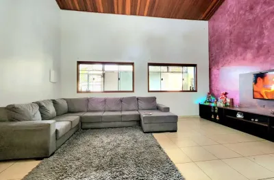 Sobrado com 3 quartos à venda, 290 m² por R$ 800.000 - Campos Elíseos - Taubaté/SP