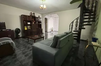 Sobrado de 5 quartos à venda, 283 m² por r$ 490.000 - jardim gurilândia - taubaté/sp