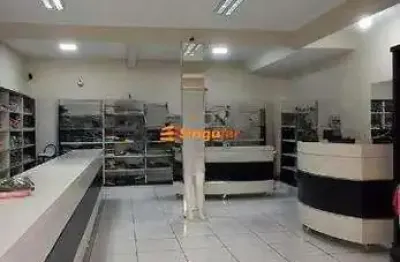 Prédio com 3 pavimentos independentes para diversos segmentos no bairro de lourdes