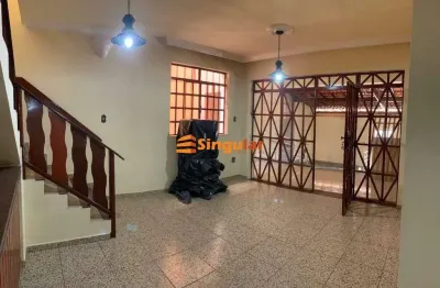 Casa com 2 quartos para alugar no Grã-Duquesa, Governador Valadares 