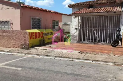 Casa à venda no centro , cuiabá - mt, à 300 m da praça da mandioca, 5 vagas,  280 m² úteis, não faz