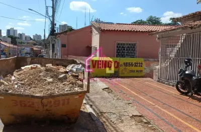 Casa à Venda no CENTRO , Cuiabá - MT, à 300 m da Praça da Mandioca, 5 vagas,  280 m² úteis, Não faz