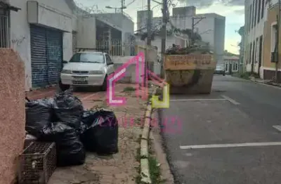 Casa à venda no centro , cuiabá - mt, à 300 m da praça da mandioca, 5 vagas,  280 m² úteis, não faz
